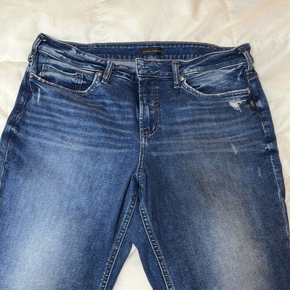 Silver jeans brand Suki Capri size 16 W length is 23.5 excellent condition